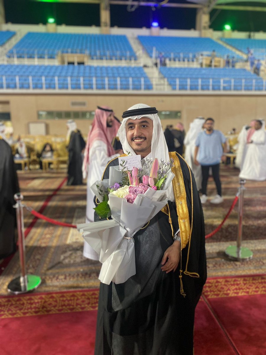 "وأنوار التمام لنا تجلّت، ولولا الله ما كُنّا وصلنا"
الحمدلله على التمام، والحمدلله الذي بلغنا لذة الوصول، والحمدلله على فرح التخرج 👨🏻‍🎓 

تم بالأمس تخريجي من كلية الطب في جامعة الإمام عبدالرحمن بن فيصل

فالشكر لله أولًا وأخيرًا، ثم لوالديّ وإخواني وأصدقائي وأساتذتي🤍

٣٠ مايو ٢٠٢٣