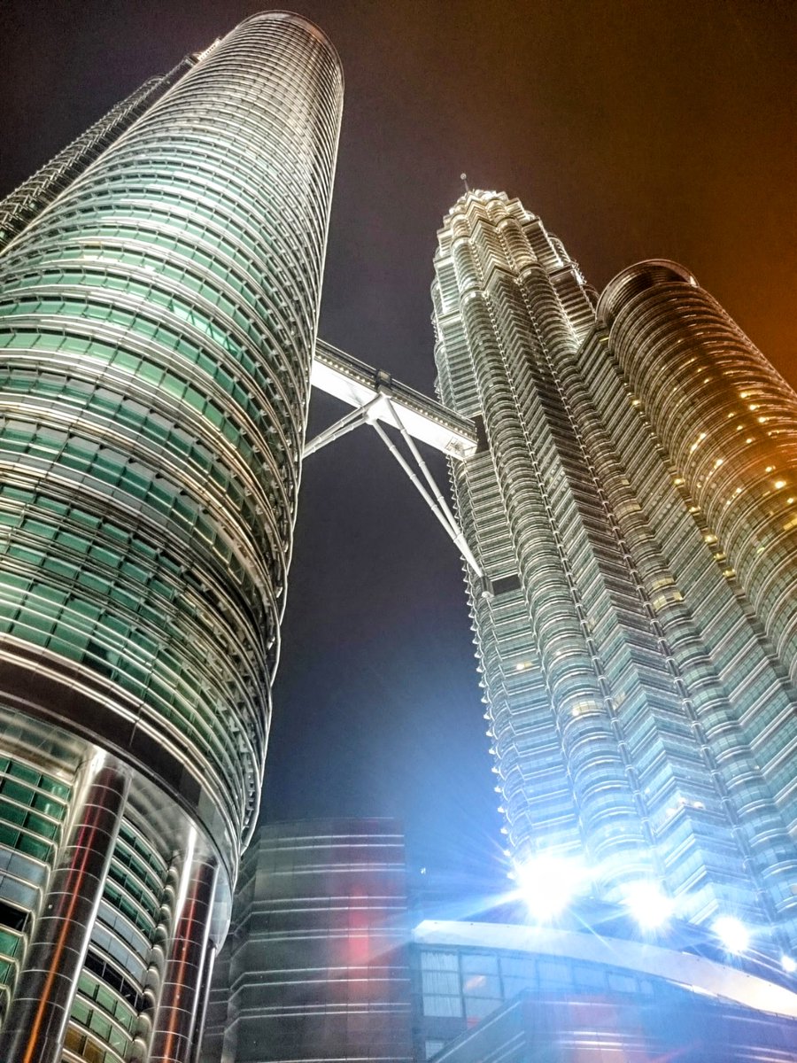 The tallest twin skyscrapers in the world, taken February 2015.

#petronas #petronastwintowers #kualalumpur #kualalumpurmalaysia #malaysia #tallesttowers #twintowers #nightshot #night #travel #traveltheworld #travelphotography #travelblogging #travellifestyle