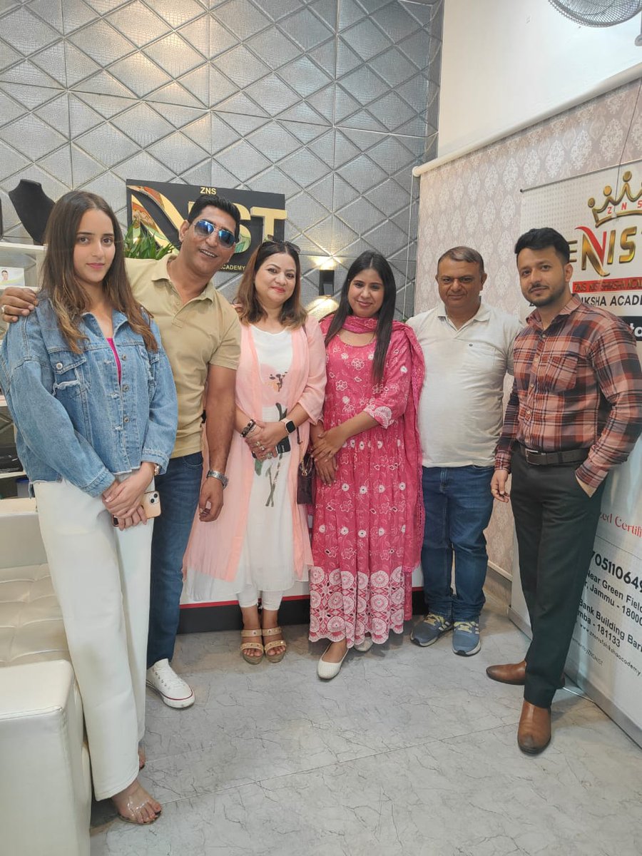 Promotion @NIST Gandhinagar #mehroom #movie #hindimovie #2ndJune #bhartifilms
@Ishusha58440361 @kusum_tikoo @ManhasSandy @RanoSharma9 @SharmaaRavinder @navrudra