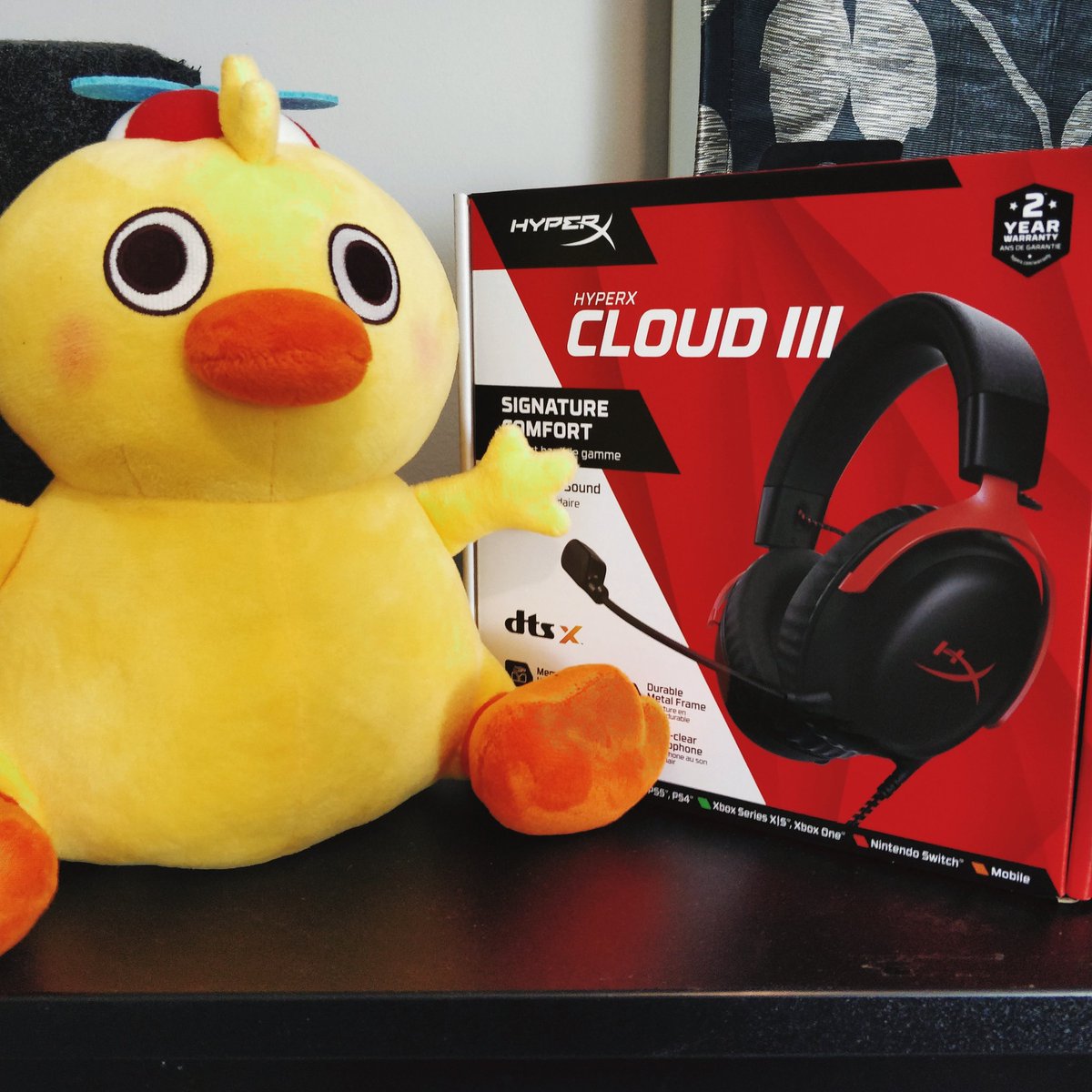 LaeppaVika's tweet image. Legenda tekee paluun! #mainos #ad #HyperXNordic

@HyperX Cloud III 🎧 pelikuulokkeet ovat pian saatavilla täältä: hyperx.gg/laeppastreamMI5

Aiempaan malliin vrt. lisätty mukavuutta💎, kestävyyttä🛡️, yhteensopivuutta🤝 ja mikrofonin laatua🎤. (HUOM! ei langaton 🤣... vielä? 🤔)