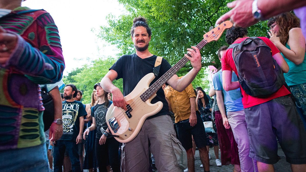 FMP1 Hausmitteilung: Tanzt und feiert mit uns am 21. Juni zur Fete de la musique und zur Eröffnung des neuen FMP1. - mailchi.mp/d93d0a2dfe71/h…