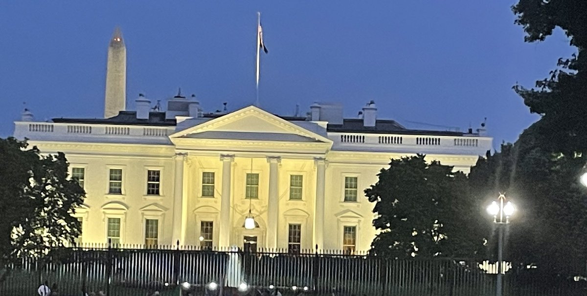 RowenaA's tweet photo. When you meet your Study in Wales colleagues for your evening meal and they ask: Where shall we meet. By the White House of course!! 🤣🤦🏻♀️🇺🇸🏴Only at @NAFSA !!! #cardiffmet #usw #swanseauni #mobility #mobilityfriends https://t.co/3ShhXOQxA5