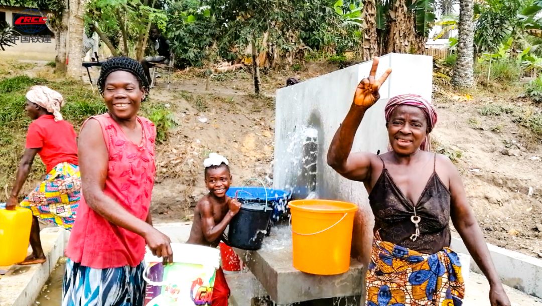 CRCCNews's tweet image. #VisionForFuture "China, tá bom!" was the most heartfelt compliment heard during the construction of the Cabinda Water Supply Project in #Angola, undertaken by #CRCC. 
As part of the project, CRCC not only ensured the delivery of 24/7 local tap water but also generated more than
