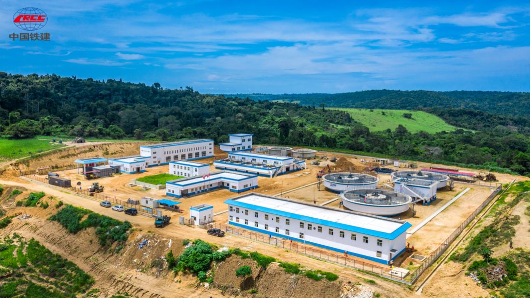 CRCCNews's tweet image. #VisionForFuture "China, tá bom!" was the most heartfelt compliment heard during the construction of the Cabinda Water Supply Project in #Angola, undertaken by #CRCC. 
As part of the project, CRCC not only ensured the delivery of 24/7 local tap water but also generated more than