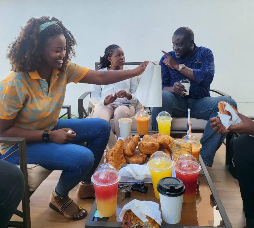 mediabox16's tweet photo. Les salariés passent donc un moment convivial, sans perdre de vu l’intérêt managérial : la productivité individuelle est boostée, ce qui tend à améliorer les performances collectives
#EspritStartUp https://t.co/GkveF5eRZM