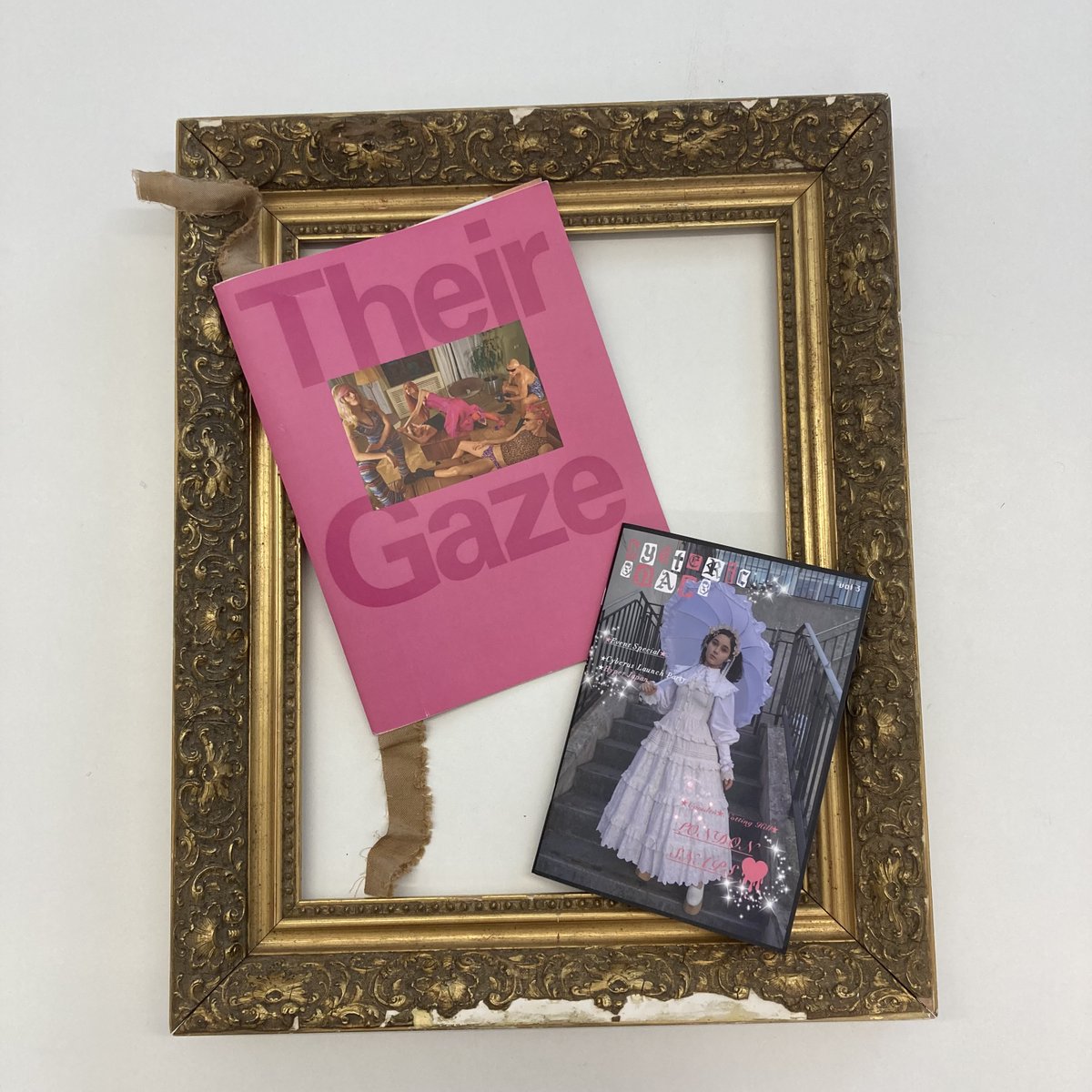 ucalibrary's tweet photo. We have a new zine haul #insidetheframe at Epsom campus library. Our growing collection of Fashion, Style, and LGBTQ+ Zines can be accessed anytime from the Archive - just ask at the Gateway desk to browse. https://t.co/9wBOeAKEml