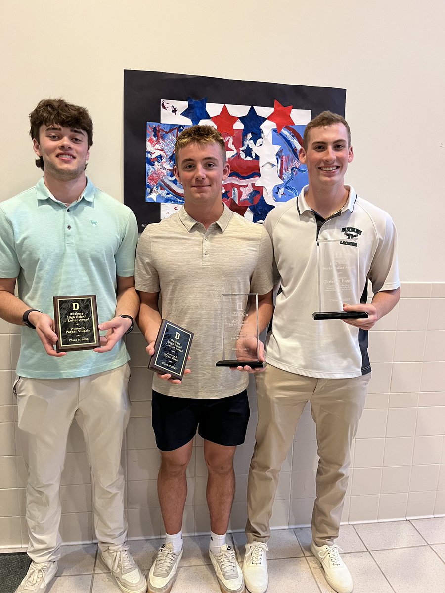 Senior awards night.
Congrats to our Captains! 🐉🥍