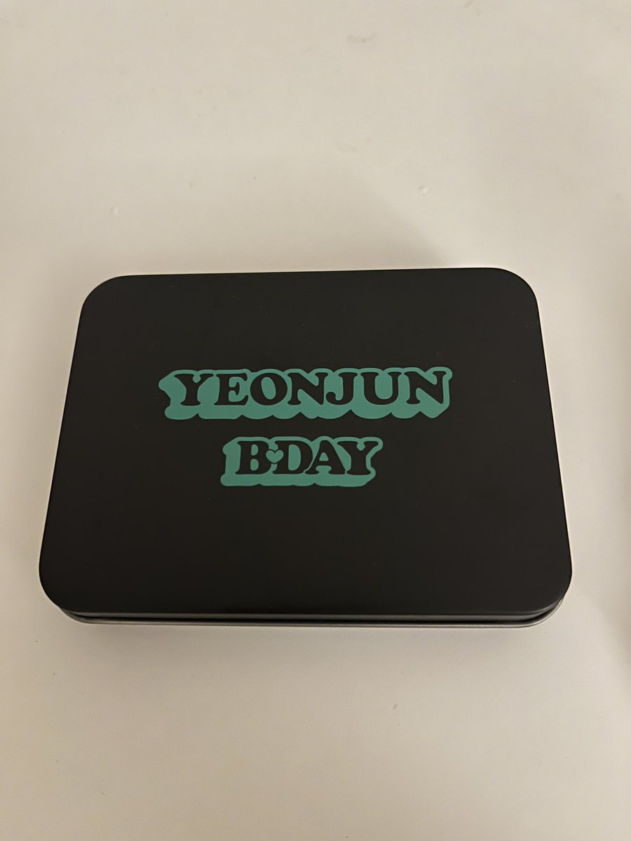 yeondun_e's tweet photo. 투바투 연준 포카 양도🤍

연준 생일 틴케이스+포카세트=택포 3.0

DM 주세요
Sell DM plz

포카양도 포카 투바투 연준 미공포 럭드 럭키드로우 공방포카 메모리즈 미니백 생일포카 미니포카 생일굿즈 https://t.co/cxN83pqwaY