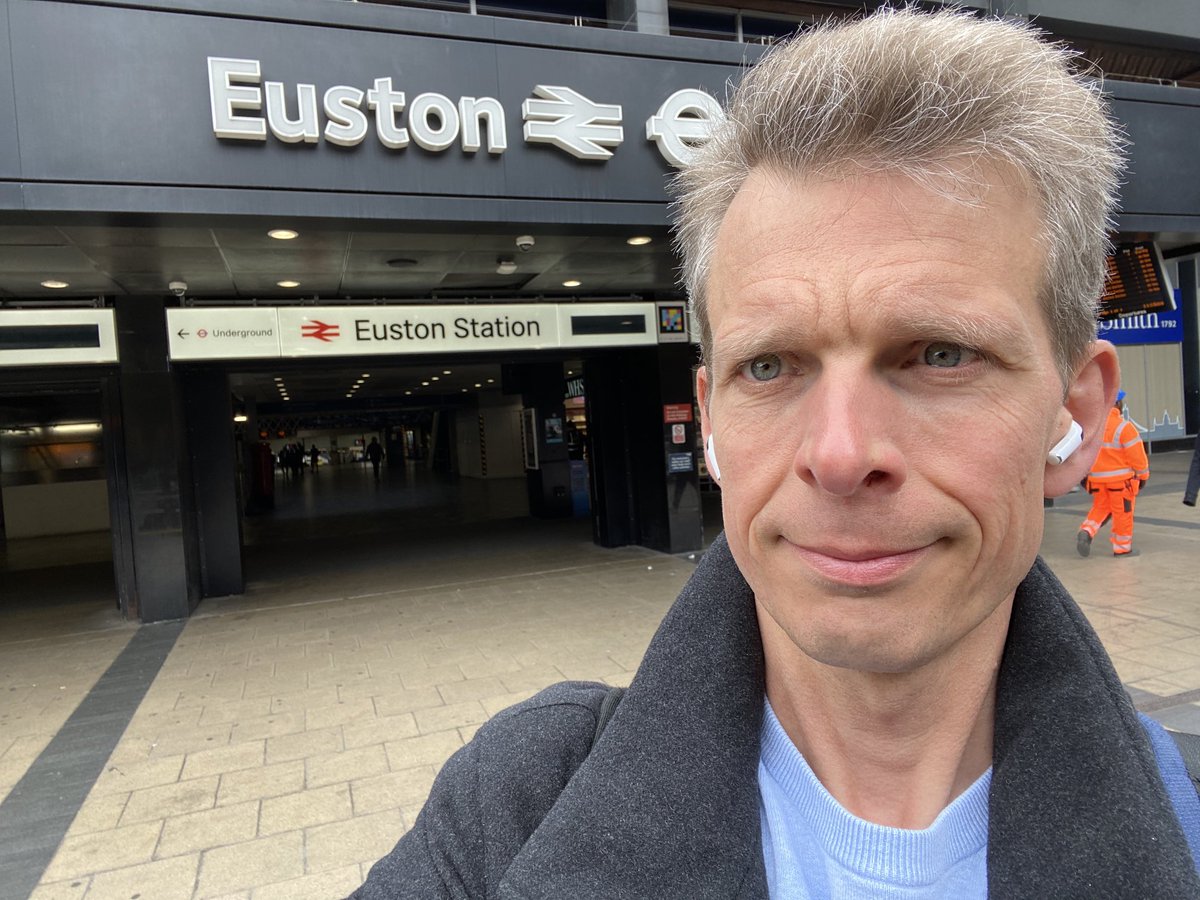 ⁦<a href="/flyingless/">flyingless</a>⁩ made it to Euston station. Now on to Holyhead…