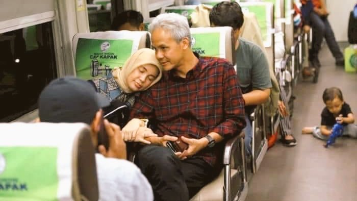 .
.
Liat foto ini beredar di Timeline, pasti besok bakal ada yang kepanasan trus ngomong ...

"Saya kalau adu Naik Kereta pasti kalah ...
tapi kalau adu Private Jet .. Saya SI4P"

🤣🤣🤣 😂😂😂 😅😅😅
.
.
