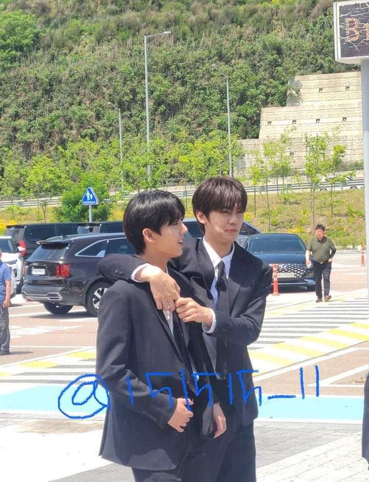 _Pouden's tweet photo. "There's an about ZB1 update the world is healing"
No girl wdym healing?
Matthew isn't thereeeeee
Where's Mr. I love you, I want you, seok Matthew?
#findingmatthew #Seokmatthew
#ZEROBASEONE #ZB1 https://t.co/x9Xji8cjgV