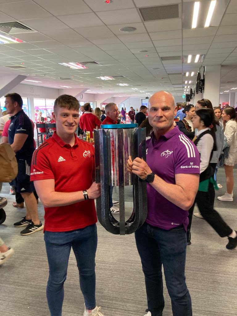deely_nathan's tweet photo. Joining in on the celebrations in Thomand with the auld lad 😅🛑#SUAF @Munsterrugby https://t.co/5wmOZBKjL0