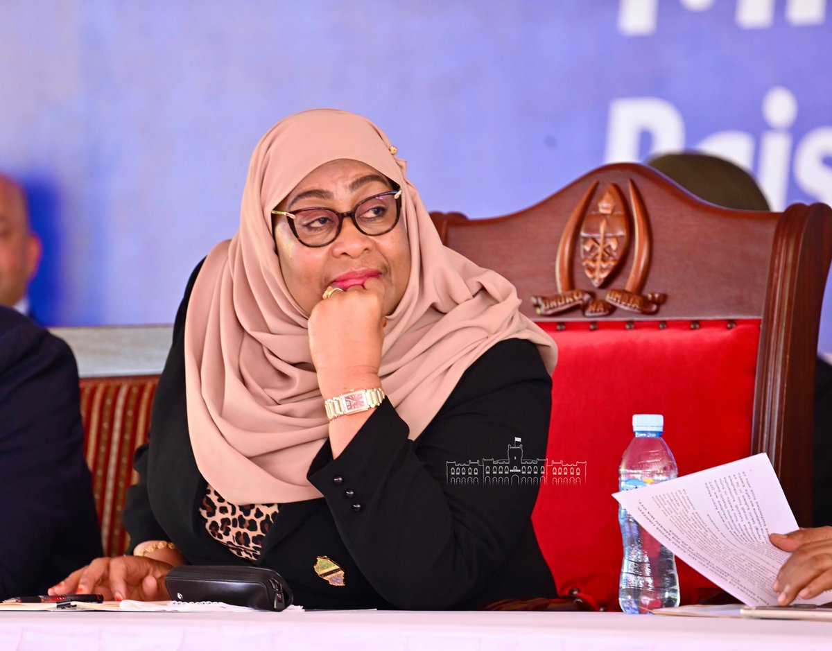 🌾 Applauding President Samia Suluhu's efforts to enhance food production! Her dedicated approach aims to raise the yield of staple crops from 17.14 to 18.7 million tons in 2023. A prosperous future lies ahead for Tanzanian agriculture! #FoodSecurity #FarmersFirst #MamaYukoKazini