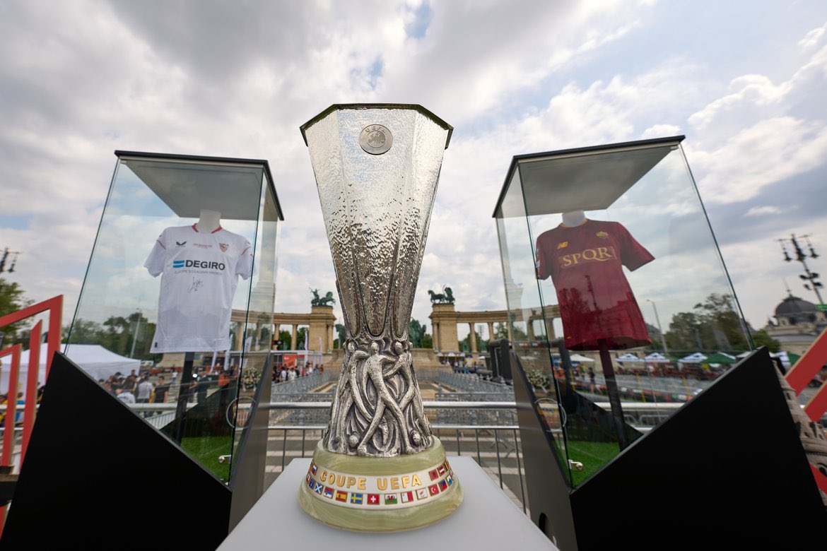 👏🏼 El Sevilla FC jugará esta noche su séptima final de la Europa League, su torneo fetiche. 

🤔 Sin embargo, ¿el camino a Budapest ha sido fácil?

🔙 Repasamos desde la mala fase de grupos de Champions League hasta esta noche. 

🧶 ¡Dentro hilo!