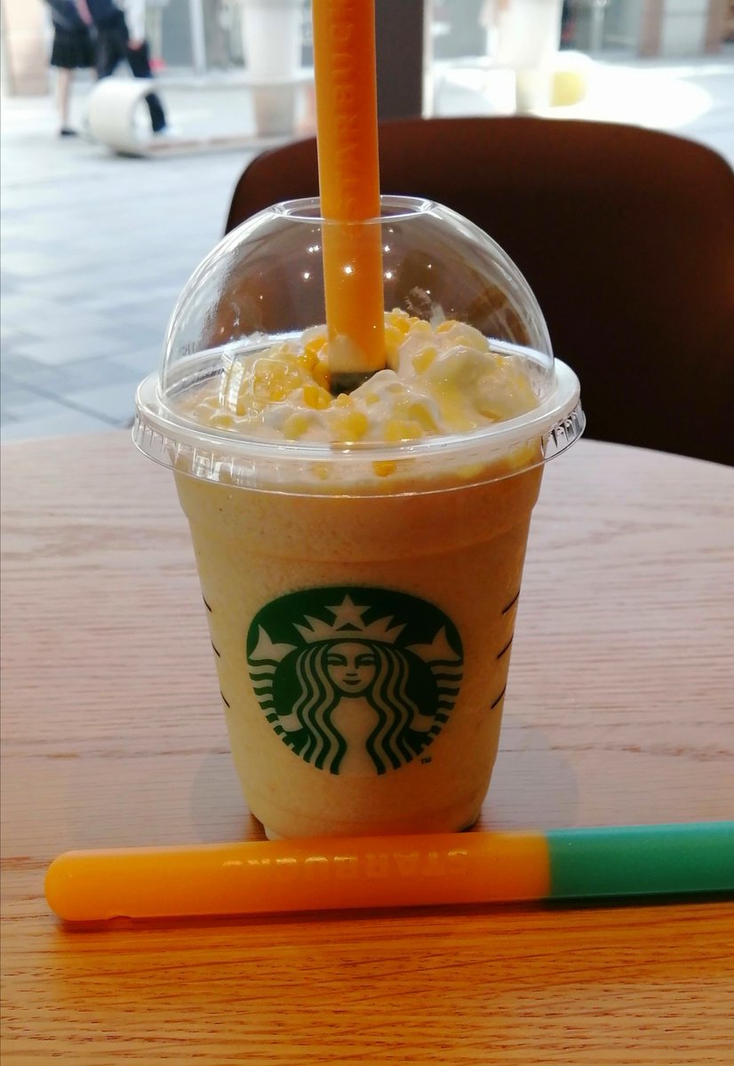 myubin4's tweet photo. スタバ本日新発売瀬戸内レモンケーキフラペチーノ
早速食べてきましたよー🍋
暑い時期は柑橘系フラペチーノ良いですね😋💗
シリコンストロー可愛いでしょ
風邪と多忙で
低浮上マイペースですが
6月も宜しくお願い致します🙇‍♂️
 Linkin&amp;みゅー動画( ˙꒳​˙  )ﾄﾞｿﾞ
#スタバのレモン
 #スタバなう https://t.co/x5pLYd2kL6