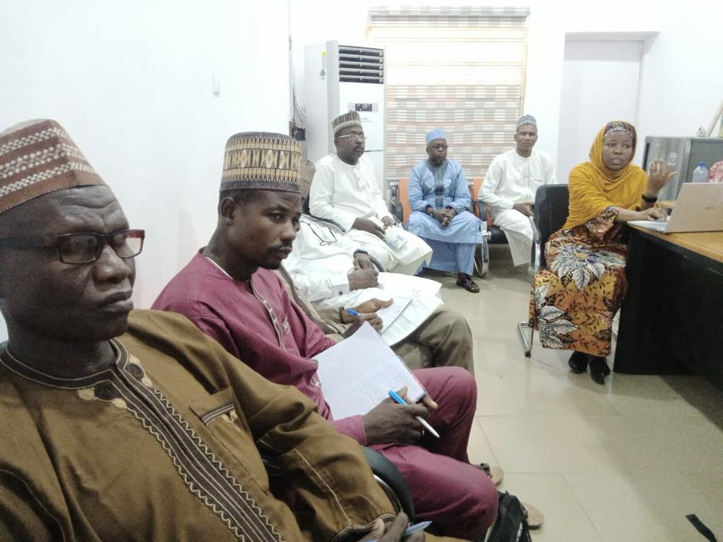 ARC_ESM's tweet photo. Last week, the @ARC_ESM Consultant supporting @DrfKano in their Wastage Reduction efforts, @FatimaManzuma, paid a visit to Kano State.

@zukynokeke @Lemmosky @idr_kanyin @MizTeeYaji 

#SupplyChain #Health https://t.co/r9xBkkCNOr