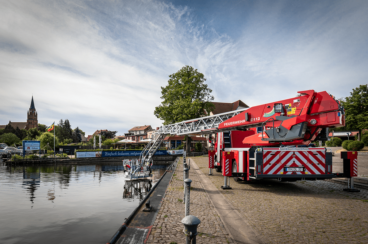 RosenbauerGroup's tweet photo. 🥳 10 Years of the XS: A #turntableladder success story 🎉
In June 2013, we introduced the original version of the XS #aerialladder to the market while simultaneously delivering the 1st units to customers who had been given a preview of the innovation.
👉 https://t.co/966PO8nGFv https://t.co/YNy7P967S3