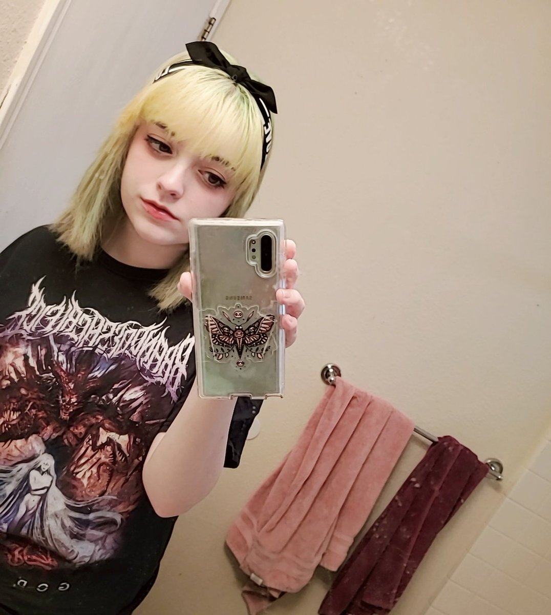 MinteaMoth's tweet photo. Cute today https://t.co/o8tW5tuCsr
