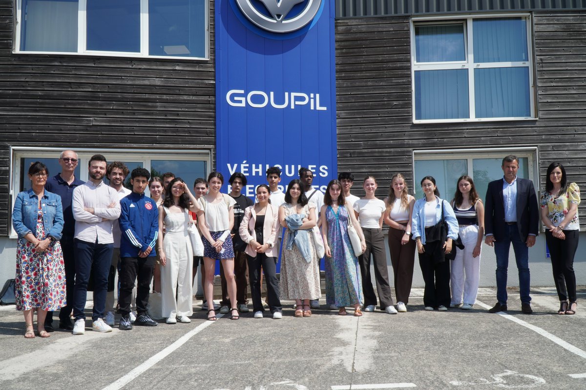 goupil_ev's tweet photo. Aujourd'hui, nous avons reçu la visite d'une vingtaine d'élèves du lycée Stendhal d'Aiguillon avec l'association Du Lot-et-Garonne aux Grandes Écoles.

Quel était le programme ? Présentation des différents #métiers chez Goupil et visite de l'#usine.

#GoupilEV #entreprise https://t.co/IUA2O8LXdt