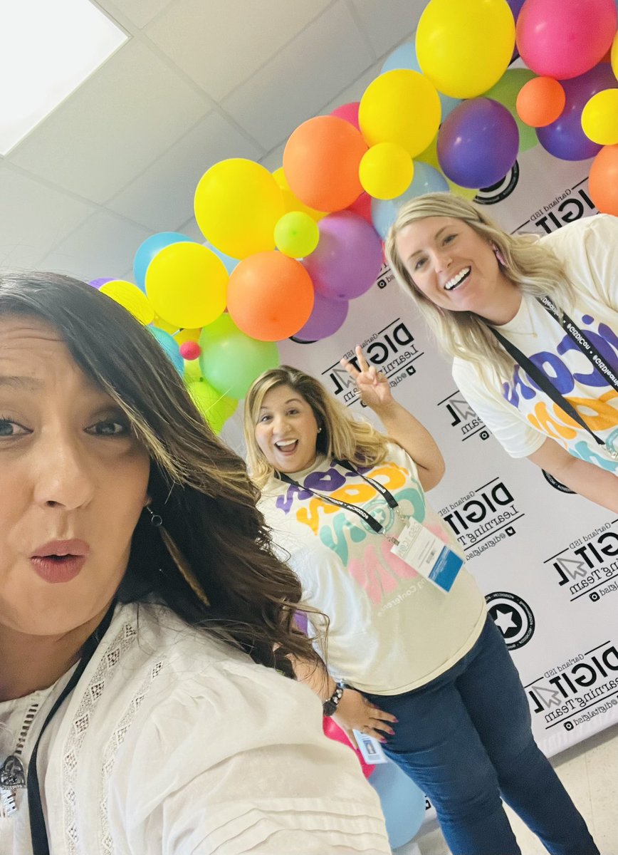 I had to take a selfie with THE <a href="/EtheridgeARC15/">Andrea Etheridge</a> &amp; THE @TechCoachAshley 🤩 I always look forward to your <a href="/DigitalGISD/">Garland ISD’s Digital Learning Team</a> events 💻 #GISDiCon