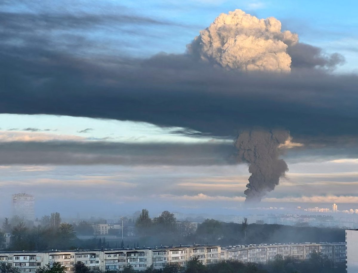 Якісна, красива знімка від Reuters. Севастополь 29 квітня 2023 року.