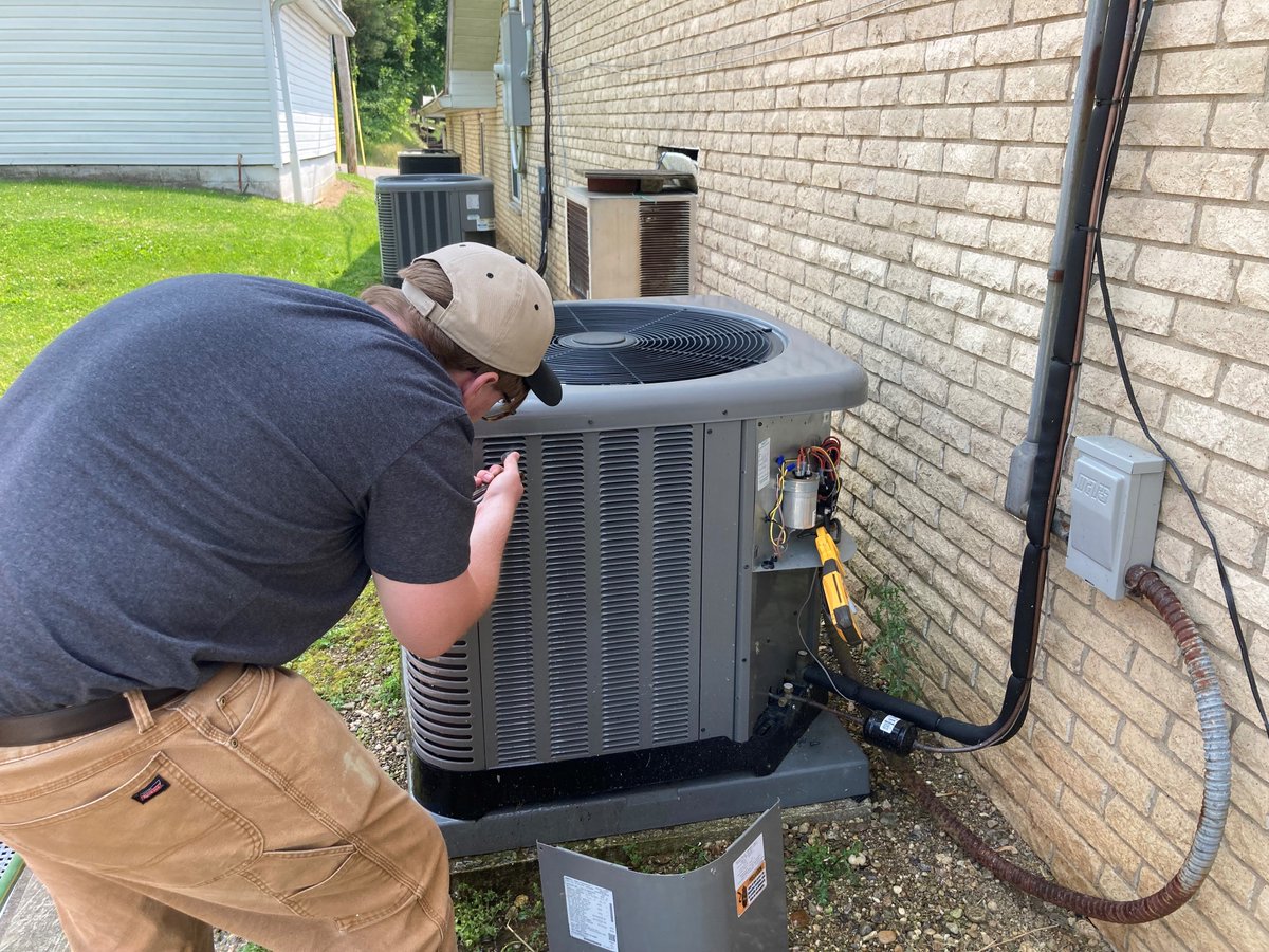AdultTech's tweet image. How do you receive valuable hands-on experience in the field?  Help out local non-profits of course!  The HVAC/R class recently at Church of Christ in Beverly, Ohio inspecting the system.
#HVAC