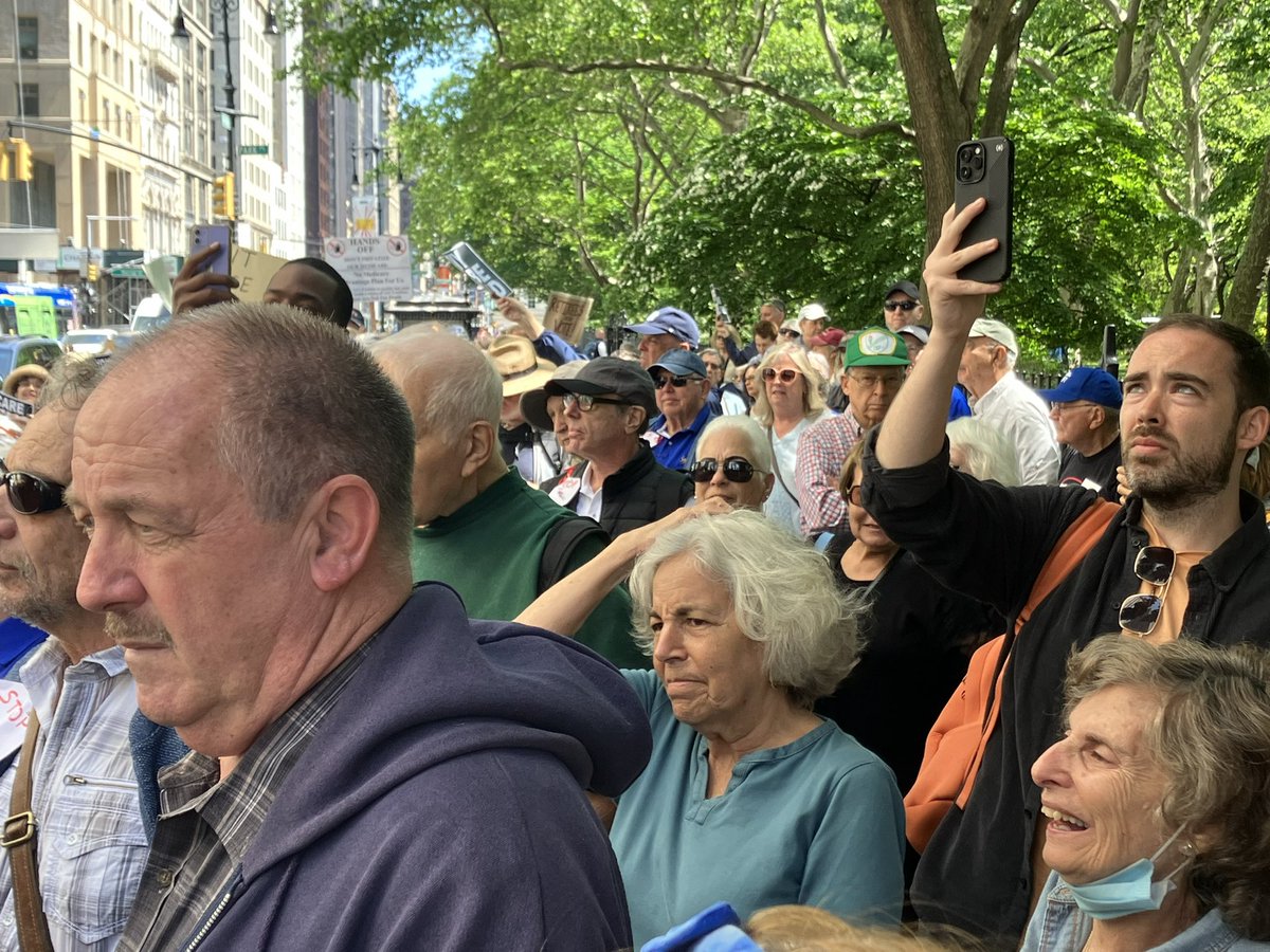 WorkBitesNews's tweet photo. The fight against the privatization of #Medicare is happening on the streets of #NYC right now and #union #Retirees are leading the way!#1u #MedicareDisAdvantage #MedicareForAll #workingClass @M4A_NOW @NycRetirees https://t.co/GcXdPkiyRl