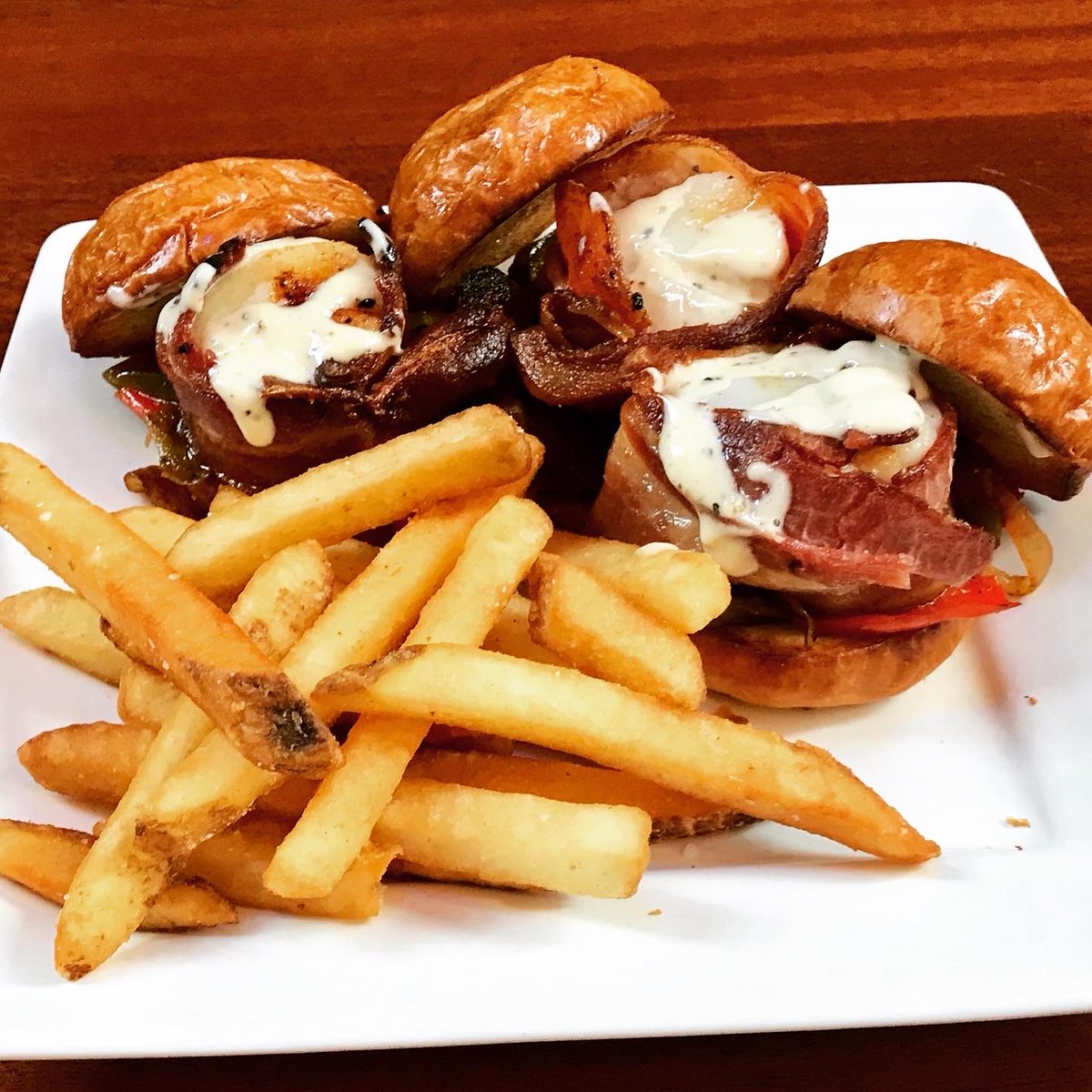 NEW Lunch specials available Monday thru Friday from 11:30am to 3:00pm.  Book now at catch35.com
Bacon Wrapped Scallops  $13.95
Gulf of Maine Scallops, peppers & onions, pepper aioli, fries
#lunchspecials #chicagoloop #downtown_naperville