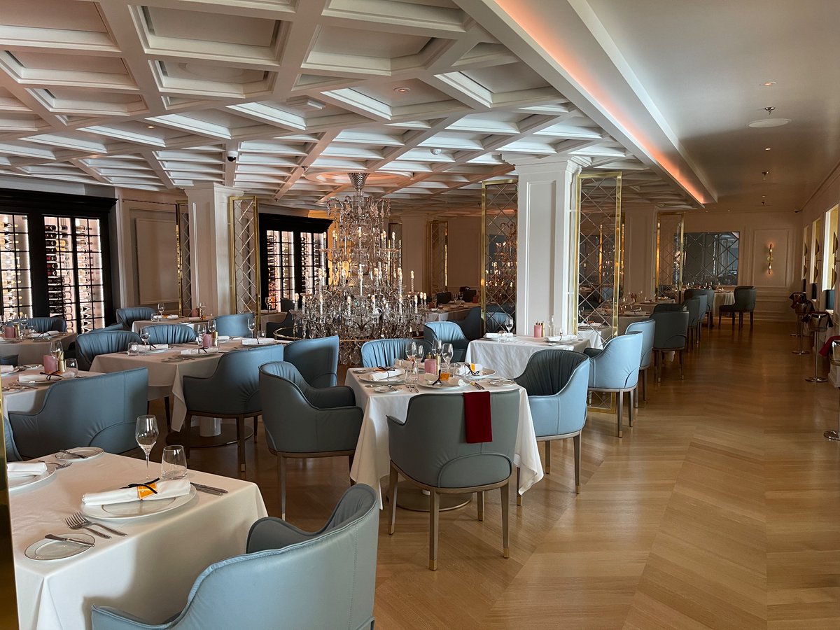 Like your French cuisine? Sailing on @CruiseNorwegian Prima soon? Make sure you visit the absolutely gorgeous Le Bistro! #norwegianprima #norwegiancruiseline #lebistro