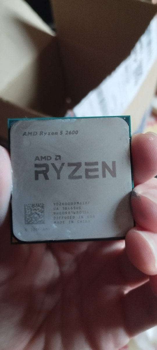 G59_demon's tweet photo. vão no meu instagram ver o unboxing do processador novo e aproveitando pra anunciar meu ryzen 5 2600 com cooler original a 200 reais + frete (tá sujo porque acabou de sair do meu pc)

ig: gustag59 https://t.co/27o3CpSBNM