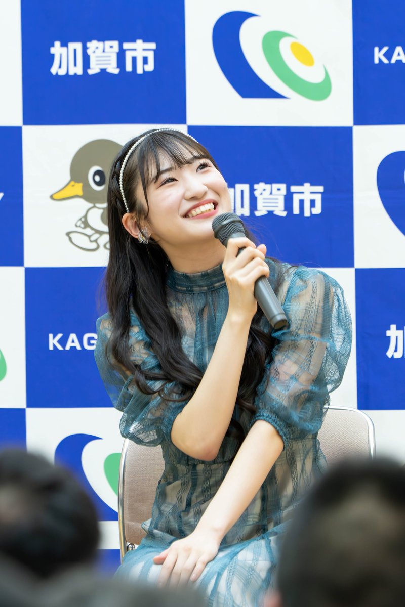 Purisyan's tweet photo. 加賀温泉郷観光大使就任式＆トークイベント行ってきた。全然知らない方でしたがアイドルを撮影できる＋加賀市出身ってことに！常に会場全体に気を配って笑顔を向けてくれててすげーってなってましたw遠すぎてこの程度の写真が精一杯です。

#夏月姫の地元は加賀市じゃん 
#オチャノーマ 
#中山夏月姫 https://t.co/cGztJhfdfM