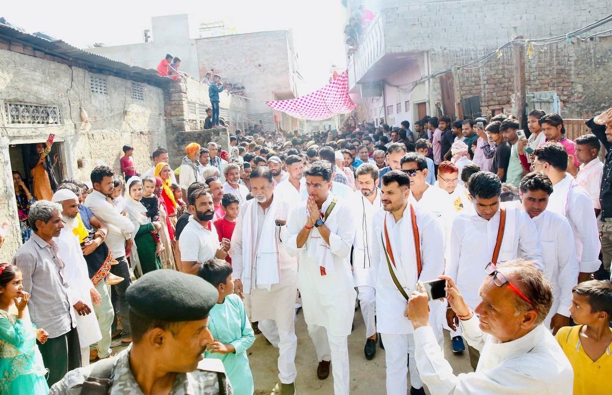 बीते दिनों आई प्राकृतिक आपदा में कुछ लोगों ने असामायिक प्राण गंवा दिये थे। आज प्रभावित परिजनों से मुलाकात कर उन्हें ढांढस बंधाया।
इस दुःख की घड़ी में मेरी संवेदनाएं पीड़ित परिजनों के साथ हैं।