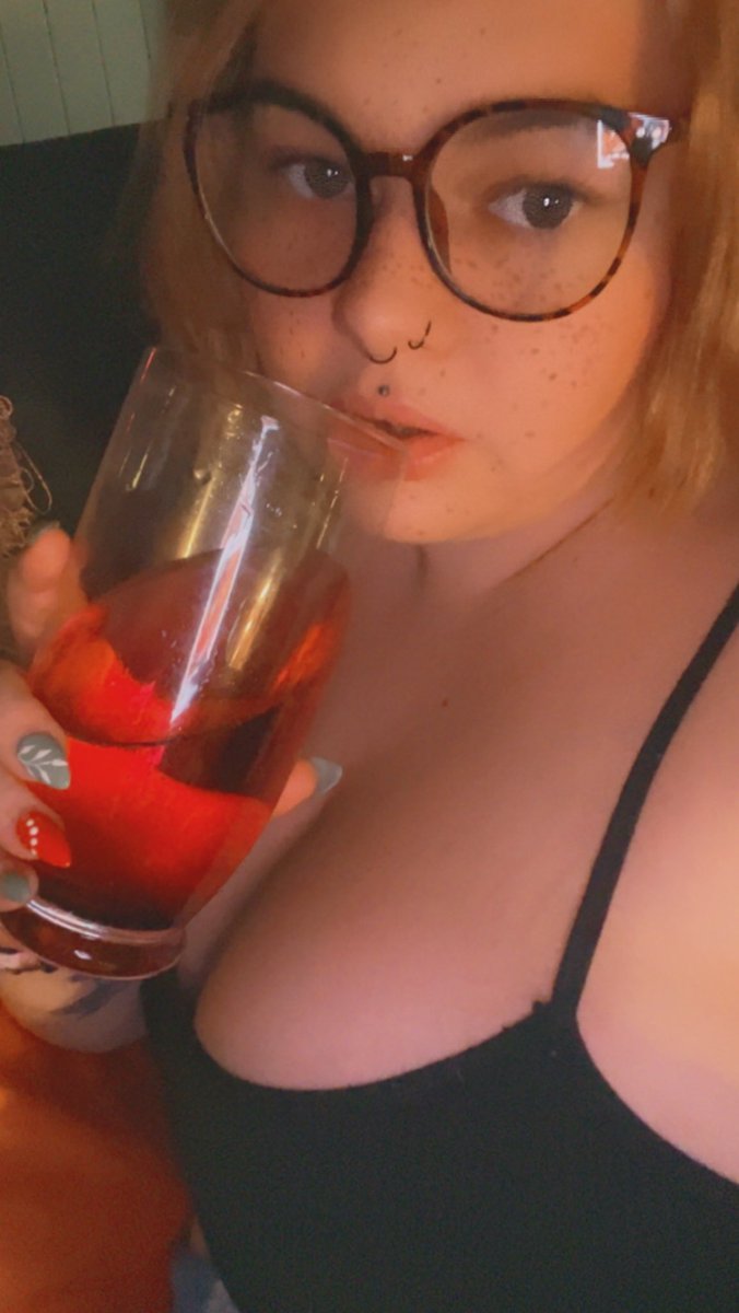 ashVIP_619's tweet photo. Cum have a drink with me 🥂🍾
#adultcontent #DaddyGirls #horny #nsfwtwt https://t.co/tIla9RIdVj