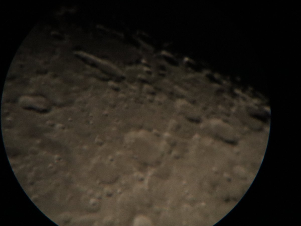 ralralraltia's tweet image. 本日、ポイントで購入したブツが届きまして…初めてバローレンズとやらを使ってみました。約440倍？はすごい！短時間でしたがうっとり眺めちゃいました
ただ…とてもじゃないがデジイチ手に持ってコリメート撮影は厳しい
#SD115S #EOSM200