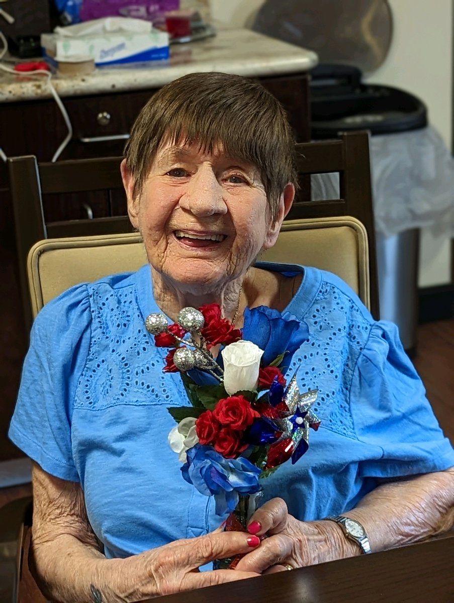 VillageGreenHC's tweet photo. We enjoyed making these flower arraignments for our dining room tables in celebration of Memorial Day. These ladies did a wonderful job and had a lot of fun! #TrilogyLiving #BFF https://t.co/BvfCx3JUuL