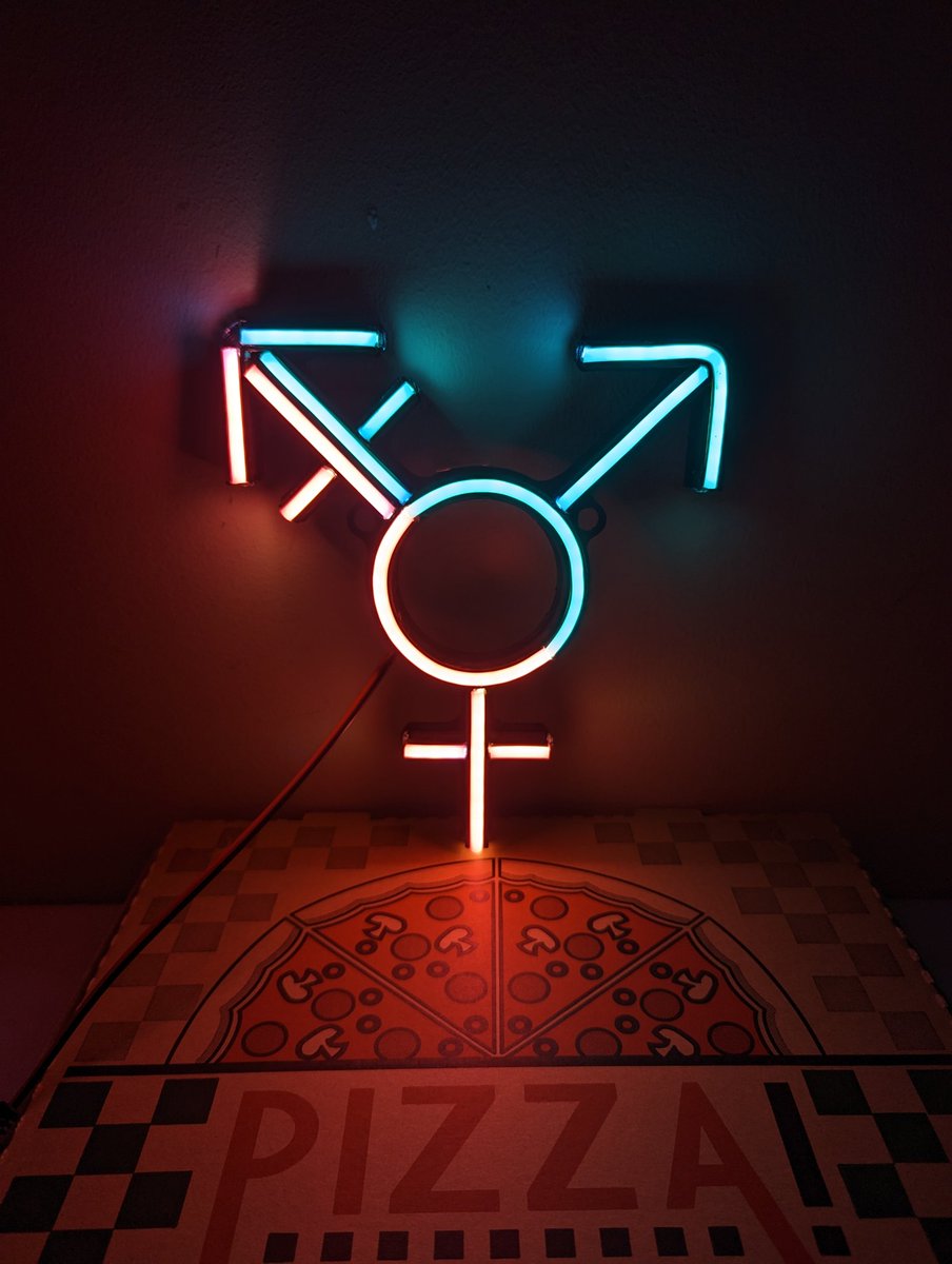 I made a transgender #pride neon sign using the flag for inspiration.

Twincitiesglowshop.etsy.com
GlowJobs.etsy.com

#neon #neonlights #etsy #SmallBusiness #vaporwave #LGBTQ