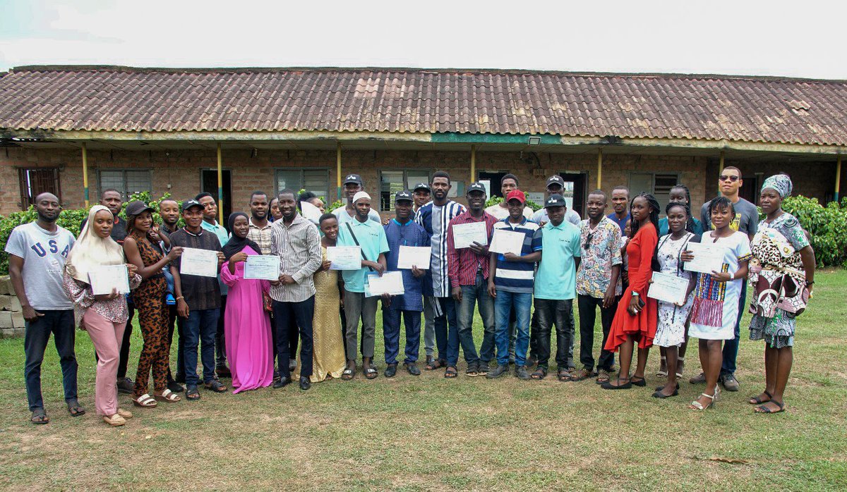 Through IITA Youth Agripreneurs training program, 21 youths under the IFAD Agri Hub Nigeria project have been awarded certificates of participation after three months of hands-on training in poultry and vegetable value chains. 
#AgrihubNigeria #IYA