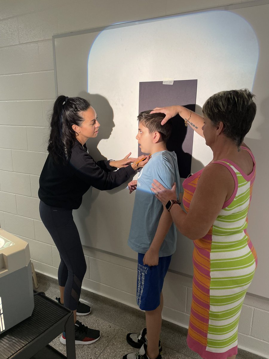 StKateriOCSB's tweet photo. Thanks to our fabulous parent volunteer, Amber, for doing the silhouettes for our grade 6 leave-taking ceremony. They always turn out so beautiful and are a lovely keepsake for families. #BeSKT #ocsbBeCommunity https://t.co/cL2ViipJsG