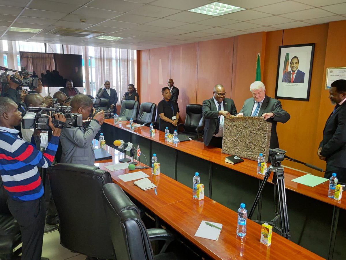 UKinZambia's tweet photo. Lord Chief Justice of England &amp; Wales, Lord Burnett of Maldon, this afternoon met with 🇿🇲Minister of Justice to discuss a range of regional and local legal issues. 

Stronger partnerships between 🇿🇲&amp;🇬🇧judicial systems are important for progress in areas of mutual interest https://t.co/OcMtK36yLP