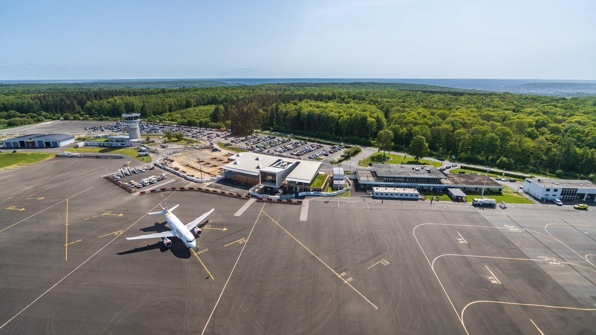 [TRAVAUX AEROGARE]🔵🟠
 Mai 2023

📍Ce mois-ci, nous vous proposons une vue aérienne de la nouvelle aérogare et de sa seconde partie en construction.

Merci à Héli évènements  et <a href="/BabXIIIphotos/">BabXIII</a>  pour les clichés 📷

<a href="/cciseinestuaire/">CCI Seine Estuaire</a>  - <a href="/DeauvilleFr/">Deauville</a> - <a href="/RegionNormandie/">Région Normandie</a>