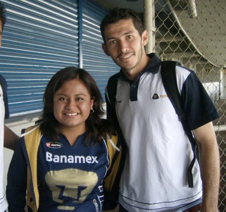 <a href="/tecatecerocero/">Tecate0.0</a> Jersey de visitante Temporada 2005-2006, acompañada por nuestro último capitán campeón <a href="/israelcastro5/">Israel Castro</a> ☺️
Me gustaría ganar la chamarra. #Pumas #TecateCeroCero #00Pretextos