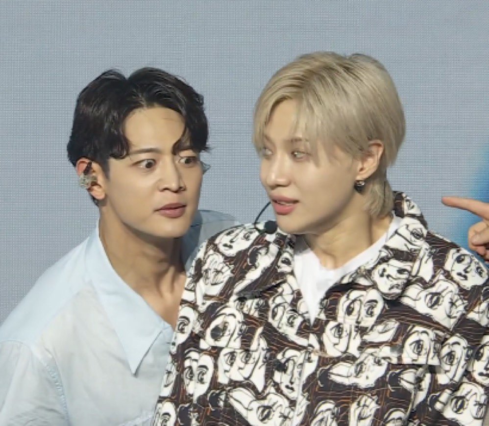 taeminyeehawhat's tweet photo. Ok, how does the 8th album (hard) fits in the replay-love sick-marry you storyline 

• in replay they fell for us 
• in love sick they were gone/down bad for us 
• in dcm they proposed 
• now we’re getting them har-*gunshots * https://t.co/V5clwUgKgA