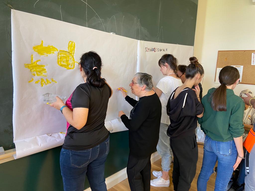 L’alumnat de 2n del CFGM "d’Atenció a persones amb situació de dependència" de <a href="/INS_FRibalta/">INS Francesc Ribalta (Solsona)</a> ha implementat durant dues sessions, el seu projecte de lleure i dinamització grupal dirigit a les persones del Centre Ocupacional d'Amisol.
L’experiència ha estat tot un èxit!