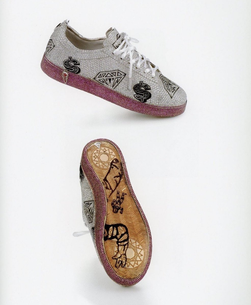 StreetFashion01's tweet photo. Pharrell will be auctioning 'The Simple Things' artworks he made in collab with Takashi Murakami in 2009!🖤 https://t.co/keRW0aeUGG