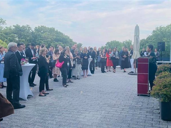 studyandplus's tweet photo. We had the opportunity to take part in the #swissreception🇨🇭and enjoy great networking! Thank you for hosting @SwissEmbassyUSA @SwissAmbUSA and a wonderful evening. 

#studyinswitzerland #highereducationswitzerland #internationalexchange #NAFSA75 https://t.co/g4NKseqPUg