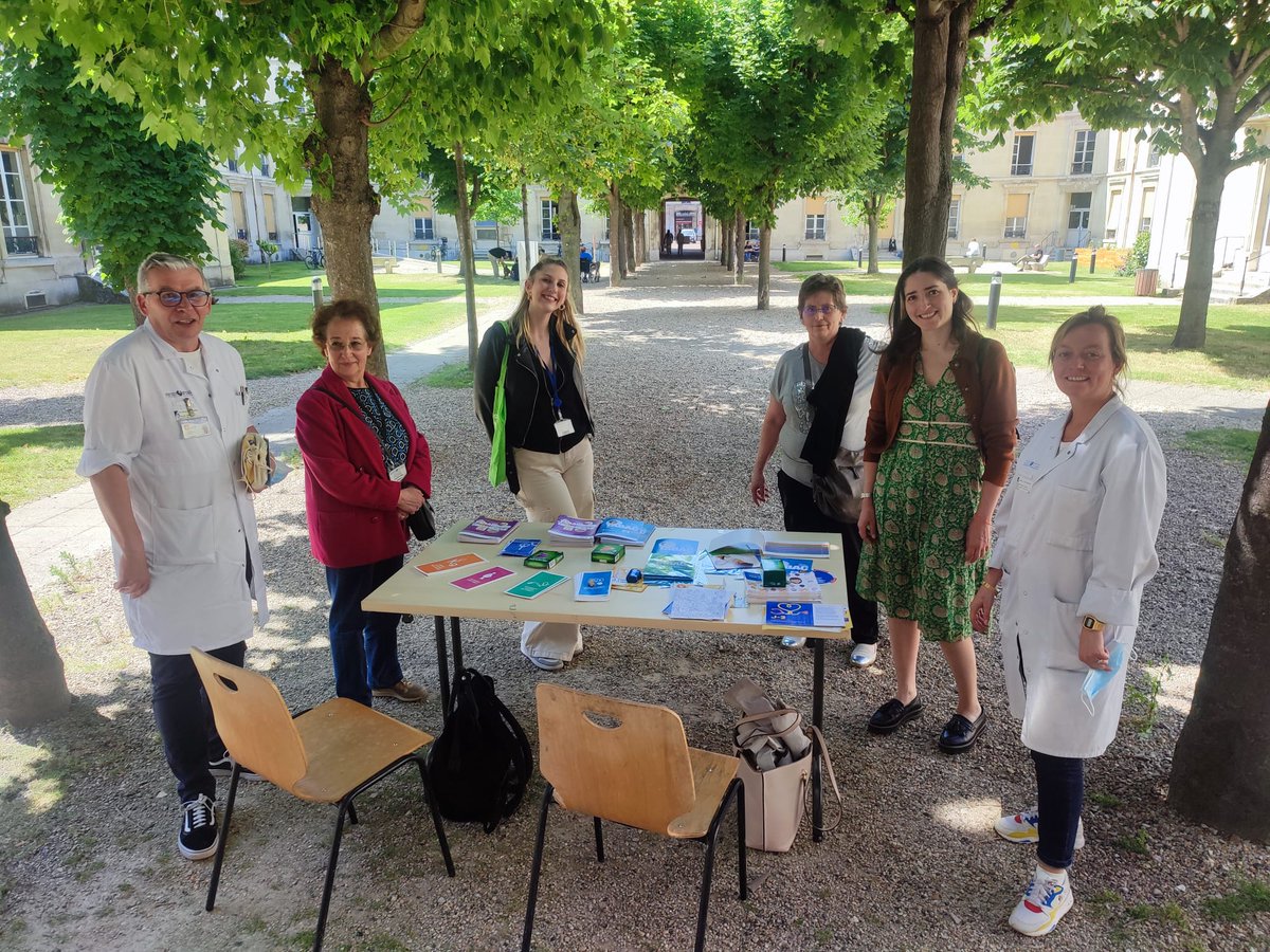 HopLariboisiere's tweet photo. [#Prevention] 🚬 À l'occasion de cette journée mondiale sans #Tabac, l’@HopLariboisiere #FernandWidal @APHP s'est mobilisé avec les équipes d’addictologie 🤗
Stands d'informations, conseils et jeux ludiques ont rythmé cette journée 🤝 https://t.co/Zw9cxdd5Ar