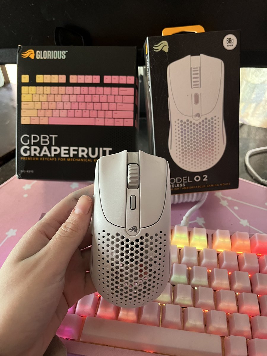 strwbnnys's tweet photo. soo excited to have received the new model O 2 and the GBPT Grapefruit keycaps by @Glorious !!!! they’re so cute, exactly like a lil lemonade !!!! will be building my keyboard and further testing the model O 2 on stream this friday 🩷🩷🩷 #glorious #O2 #ModelO2 https://t.co/XBH1zY1AvE