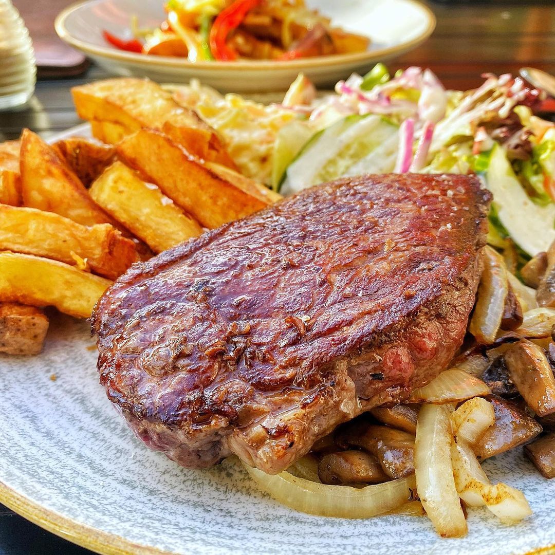 𝘾𝙤𝙢𝙚 𝙩𝙪𝙘𝙠 𝙞𝙣𝙩𝙤 𝙨𝙤𝙢𝙚 𝙤𝙛 𝙈𝙖 𝘽𝙤𝙮𝙡𝙚𝙨 𝙛𝙖𝙢𝙤𝙪𝙨 𝙝𝙤𝙢𝙚 𝙘𝙤𝙤𝙠𝙞𝙣𝙜 𝙤𝙣 𝙩𝙝𝙚 𝙩𝙚𝙧𝙧𝙖𝙘𝙚 𝙩𝙝𝙞𝙨 𝙎𝙪𝙢𝙢𝙚𝙧

From sizzling fajitas to juicy steaks &amp; everyone's favourite salt &amp; pepper chips, walk-ins are always welcome

MaBoyles.co.uk