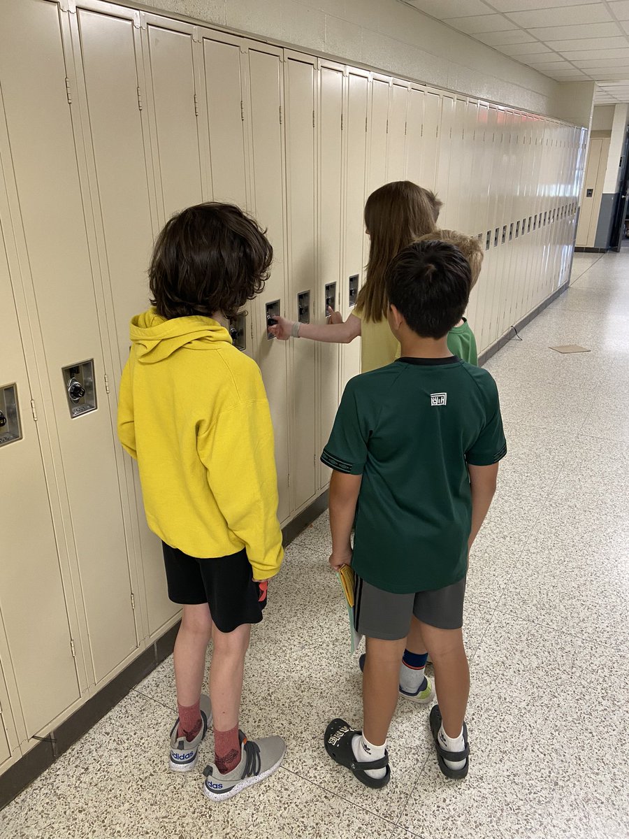 clalko2's tweet image. Thank you to @MrsGlab and @MrsDOrazio for an awesome small group tour of Smith Middle School today! Our Martell students had a great time and are ready for 6th grade! @martellmustangs #resourceroom