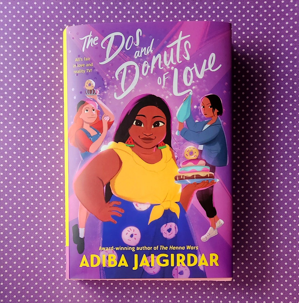 THE DOS AND DONUTS OF LOVE by @adiba_j stars Shireen, a Bangladeshi teen who finds herself in a televised baking competition w/ contestants including her ex-girlfriend & a potential new crush. ow.ly/9uz750OAZjO

Here's the inside scoop on this sapphic YA romcom, out 6/6! 🧵